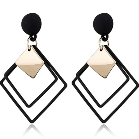 ๐๐๐จ๐ฆ๐๐ญ๐ซ๐ข๐ ๐๐ช๐ฎ๐๐ซ๐ ๐๐๐ง๐ ๐ฅ๐ ๐๐๐ซ๐ซ๐ข๐ง๐ ๐ฌ - Picture 1 of 3